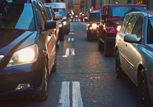 車企上半年普遍虧損，多方探索破局之道